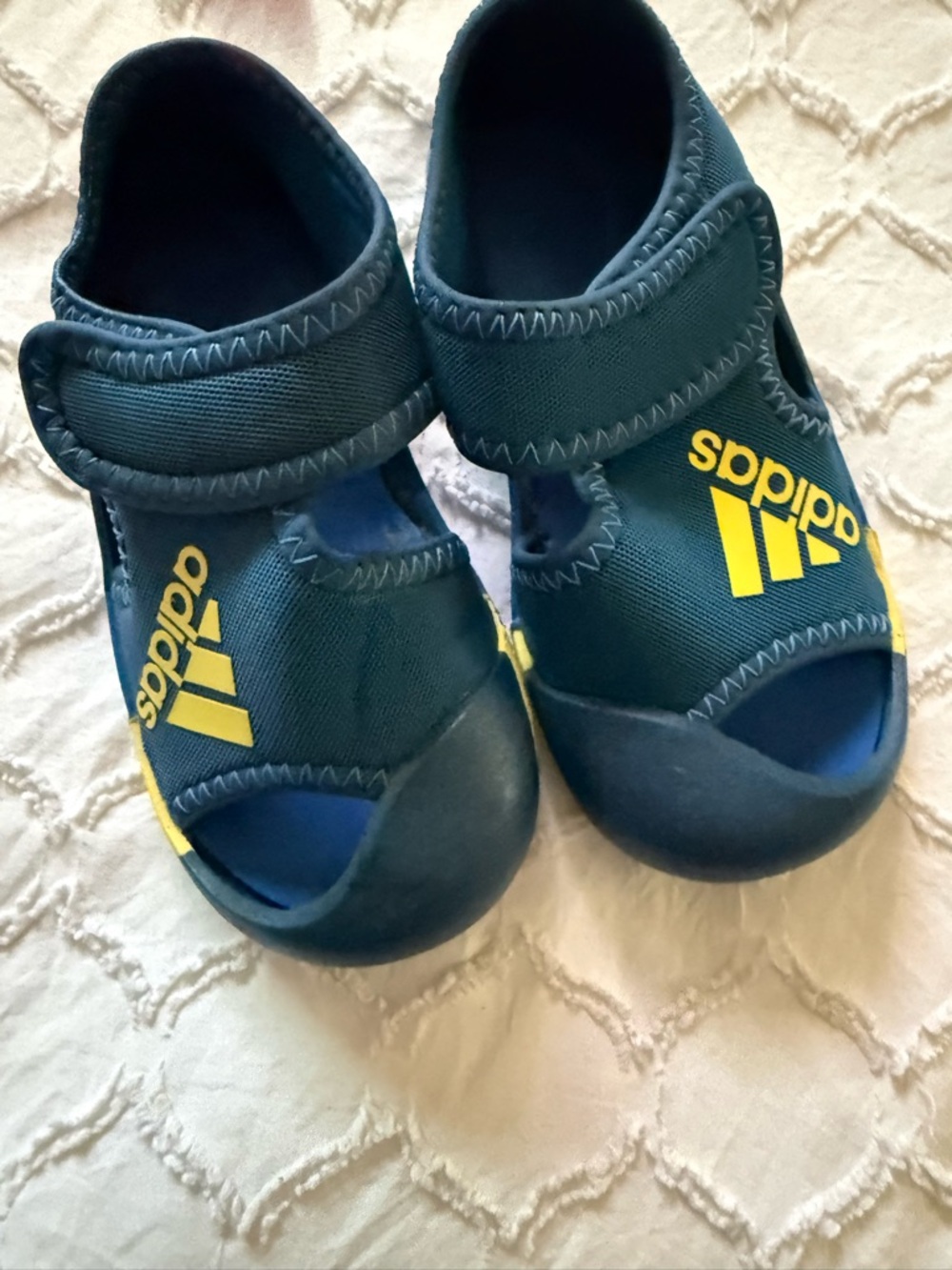 adidas Kids Navy and Yellow Sandal Sneakers with Hook-and-Loop Strap